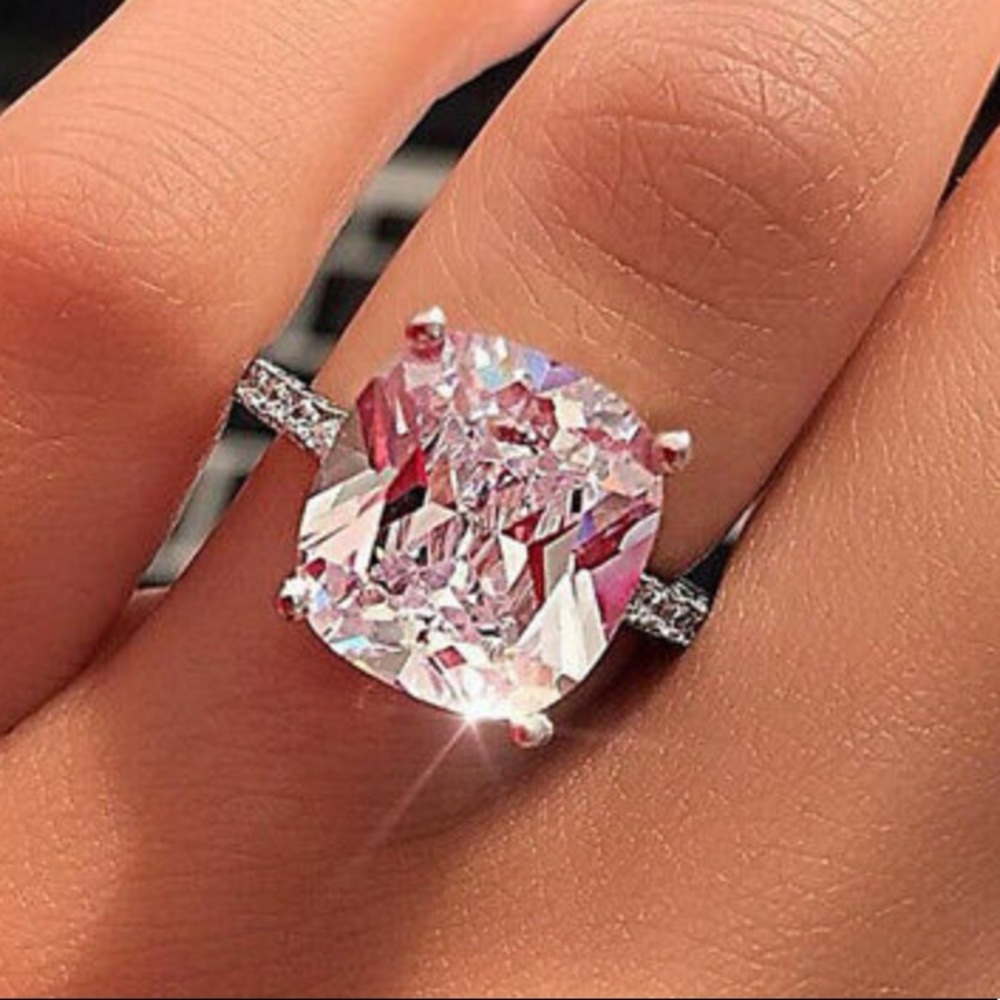 NEw 925 Sterling Silver Gorgeous Ring
